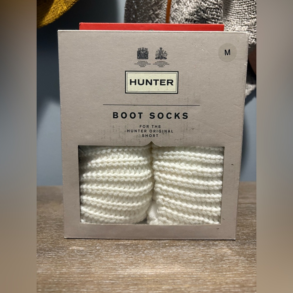 Brand: Hunter Size: M Color: white boot inserts fleece/ knit